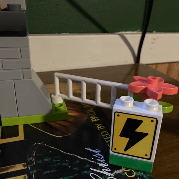 🦖 LEGO DUPLO Jurassic World 10939 – T. rex & Triceratops Dinosaur Breakout - Picture 3 of 6